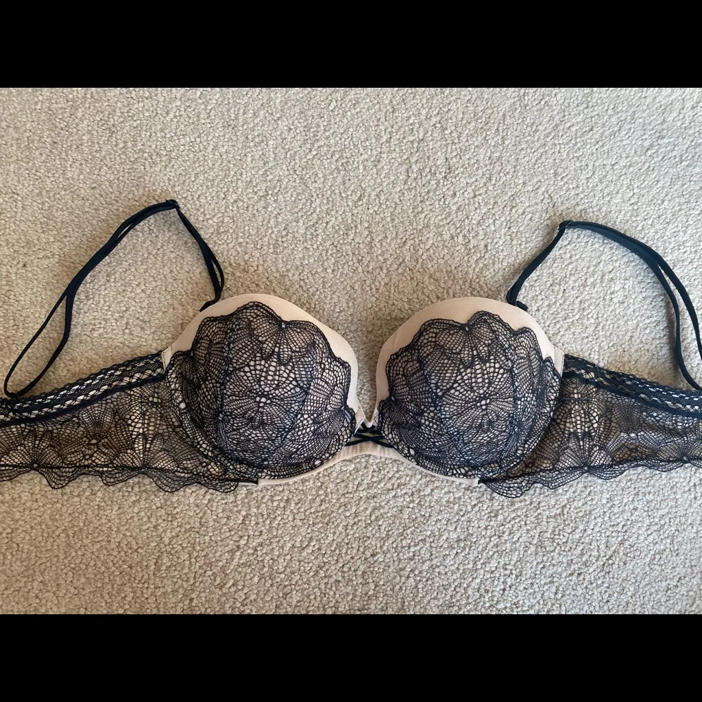 VS Lace Wear Everywhere Bra Black Size undefined - Image 3