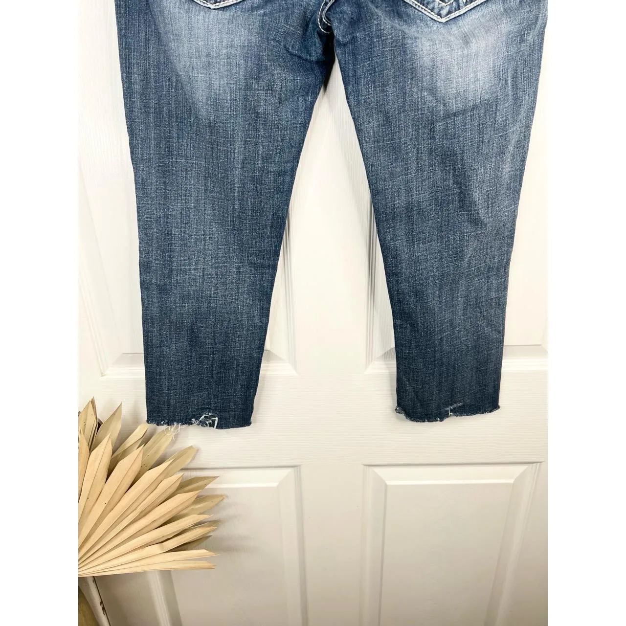 Miss Me Jeans Womens Size 29 Dark Wash Cropped Skinny Studded Distressed Denim - Image 10