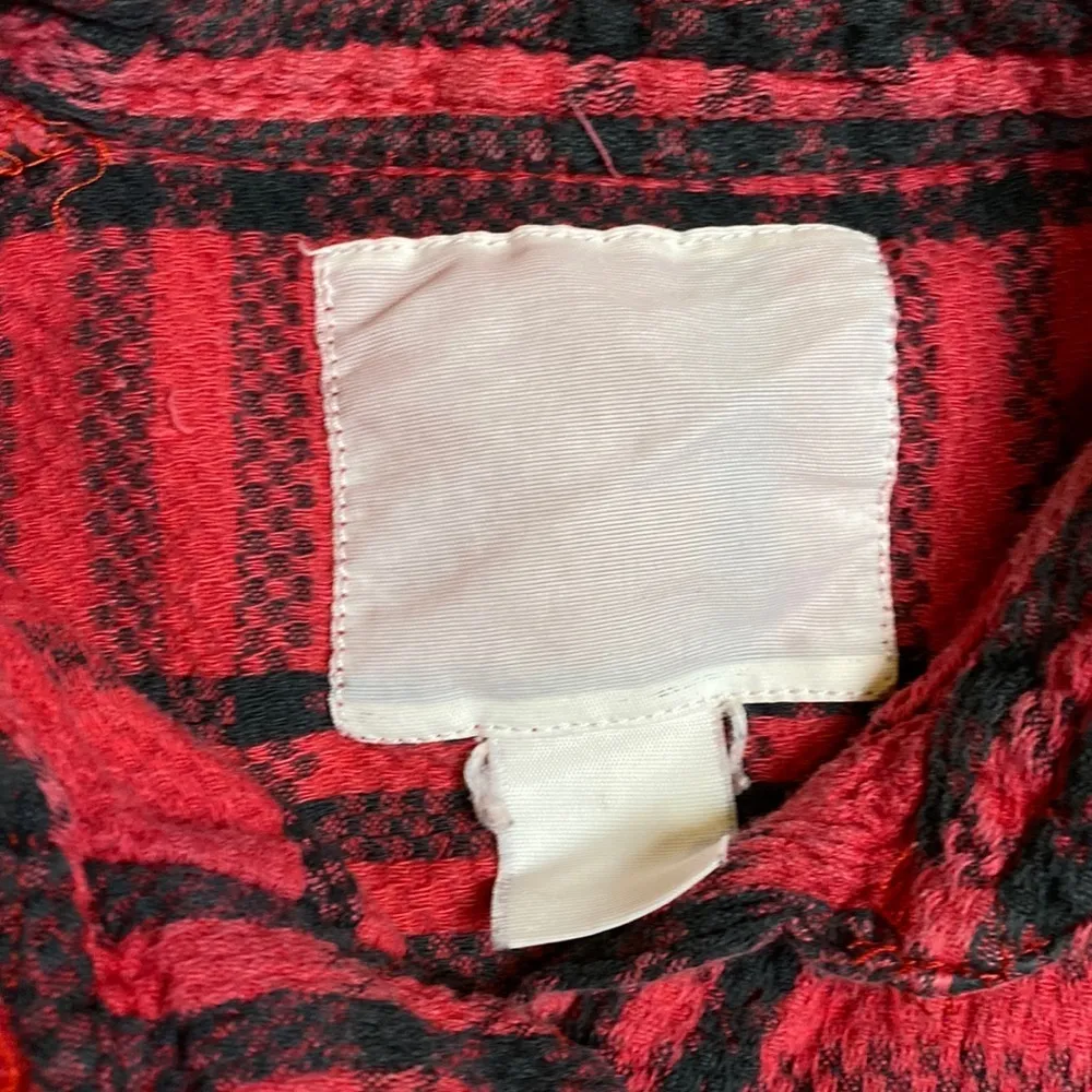 VINTAGE RED PLAID LUMBERJACK FLANNEL BUTTON UP - Image 2