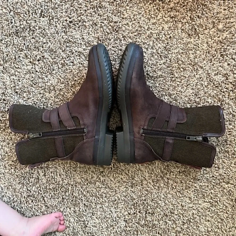 Ugg Simmens Green Canvas and Brown leather boots - Image 4