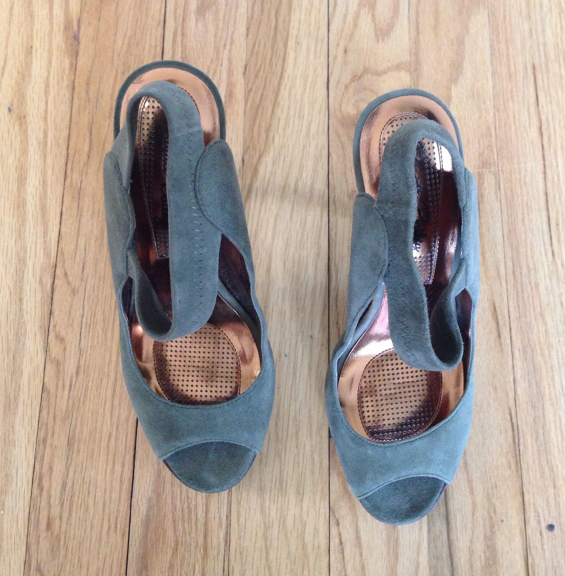 Olive Suede Platform 4 1/2" Heel Size 9M - Image 3