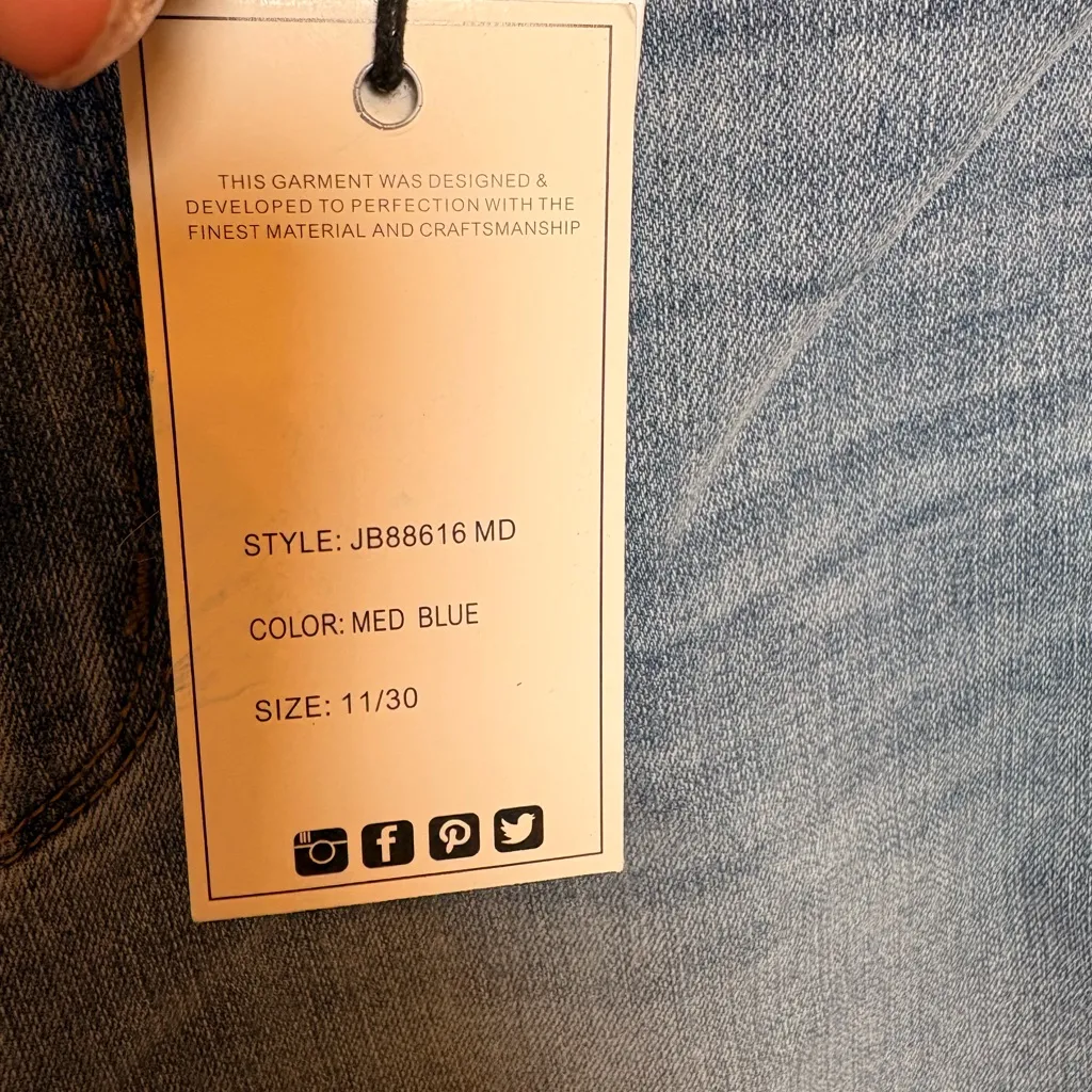 Judy Blue Medium Blue High Waist Wide Crop Jeans Denim Size 11/30 NWT - Image 6