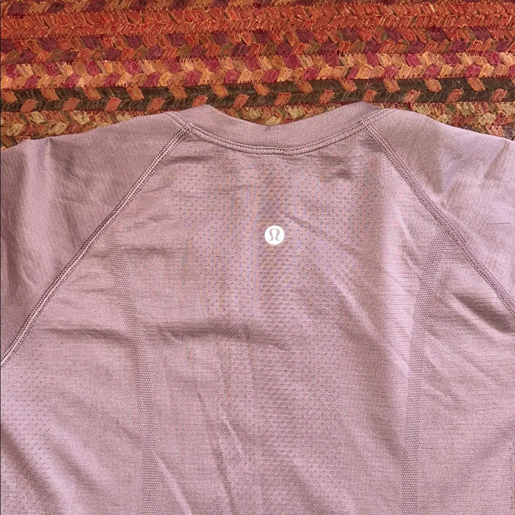LULULEMON SWIFTLY RUN GREY PURPLE ACTIVE TEE - Image 5