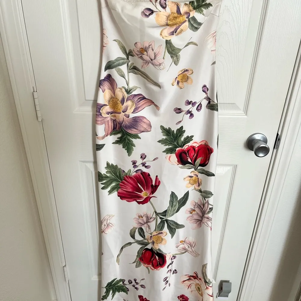 Meshki Like New  Dress - Image 3