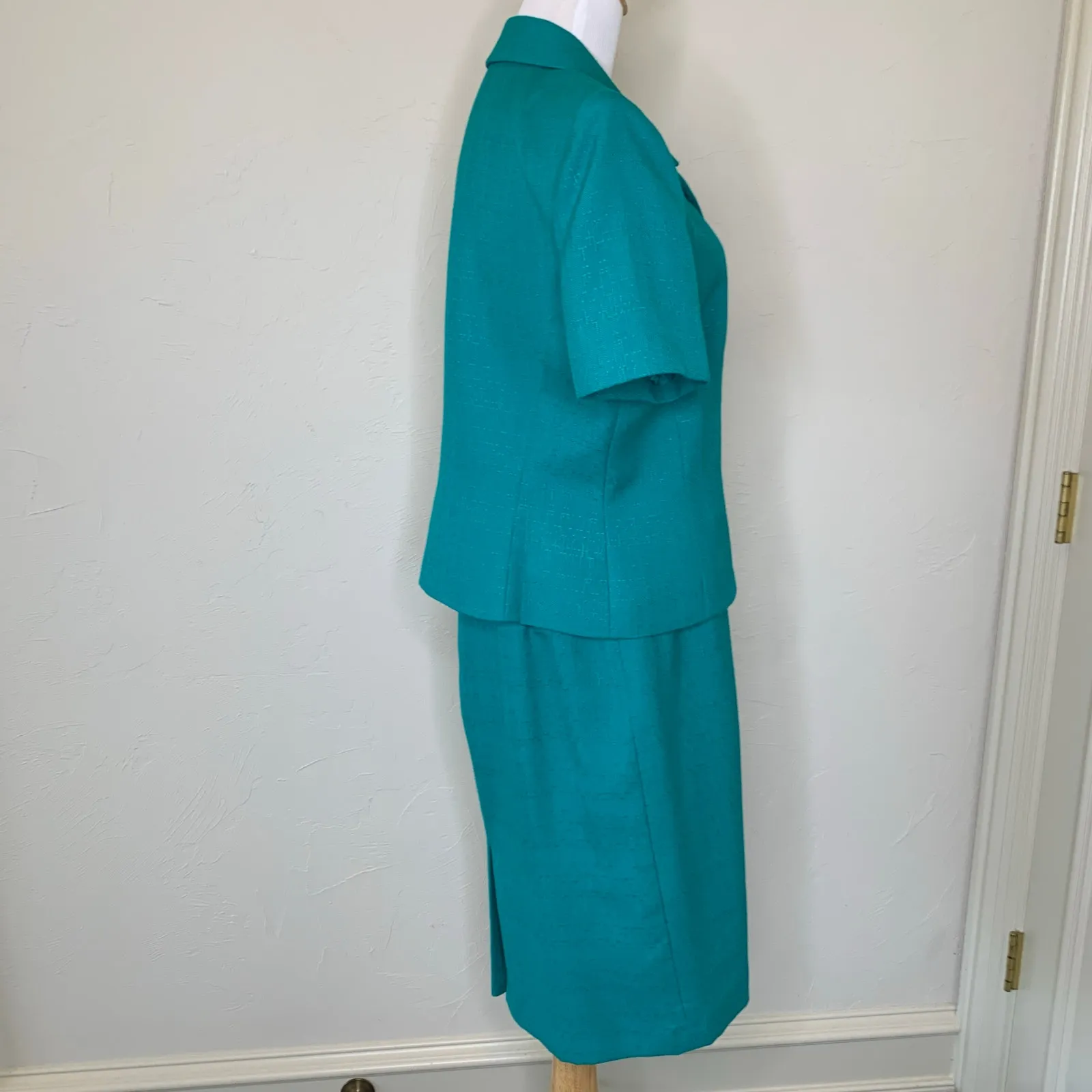 Le Suit Green Skirt Suit Sz Medium Double Breasted Short Sleeve - Image 4
