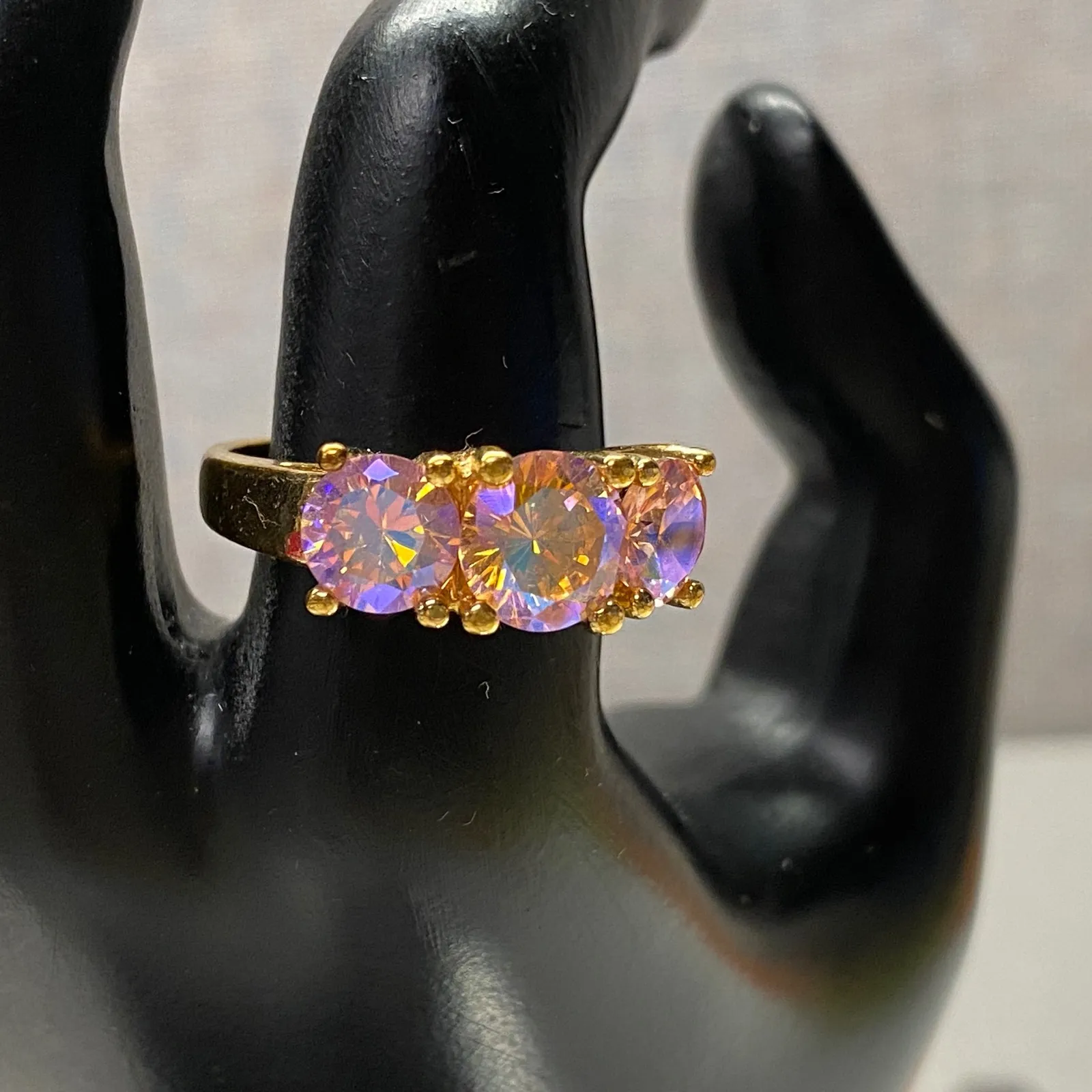 Gold Tone Ring Three Stone Oval Cut Pink Aurora Borealis Statement Ring Sz 8.75 - Image 4