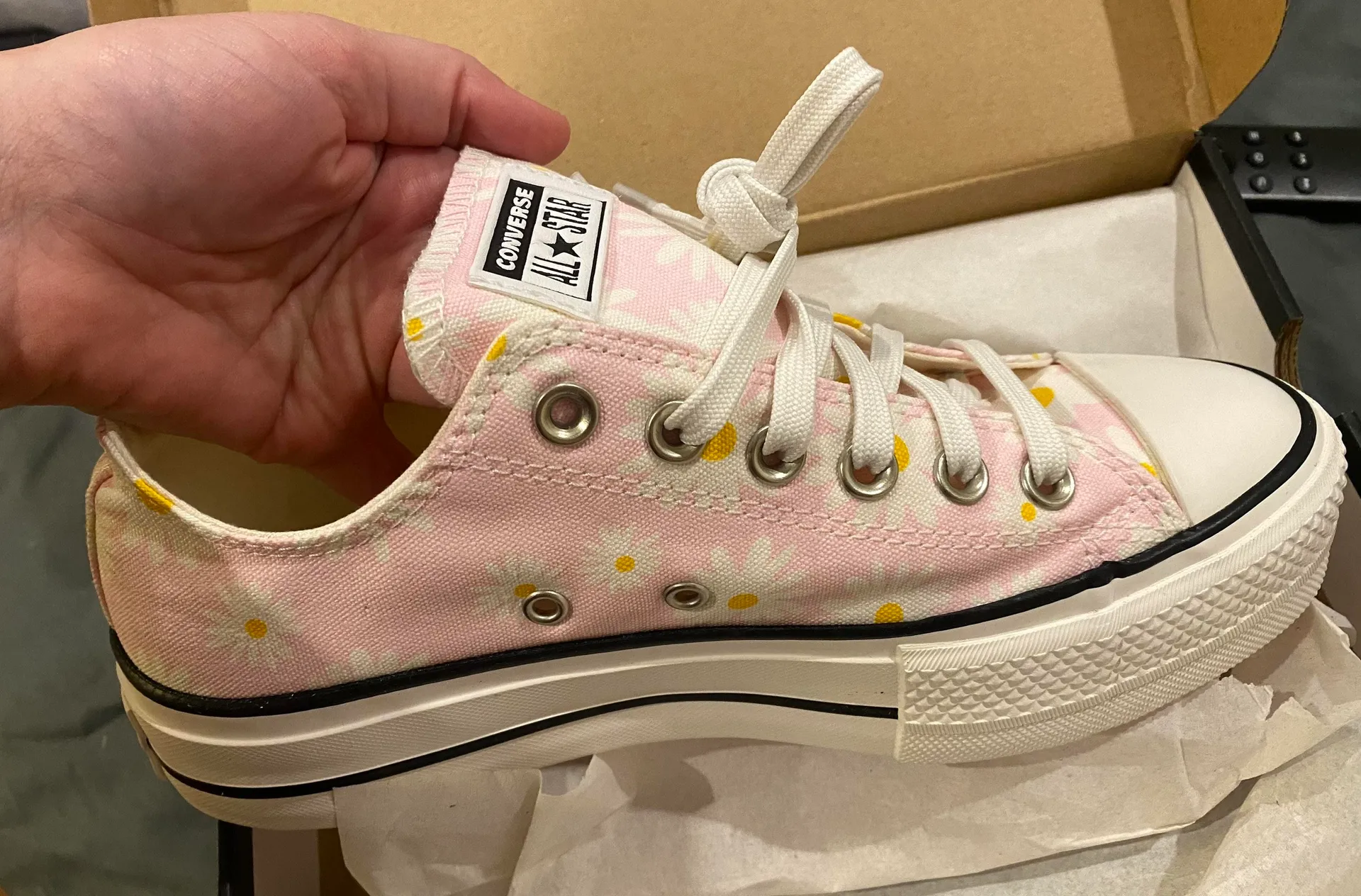 Converse NEW Pink Daisy Platform - Image 3