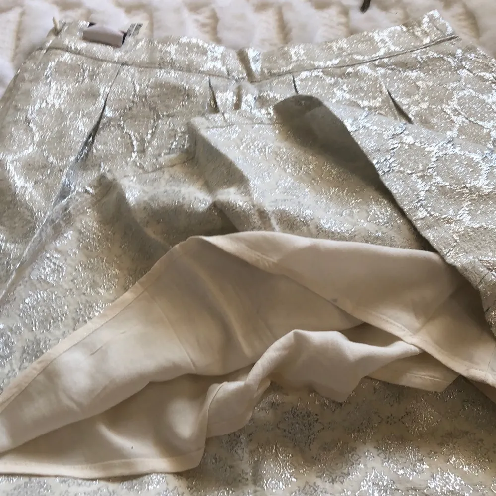 Holister silver design on Ivory mini skirt - Image 2