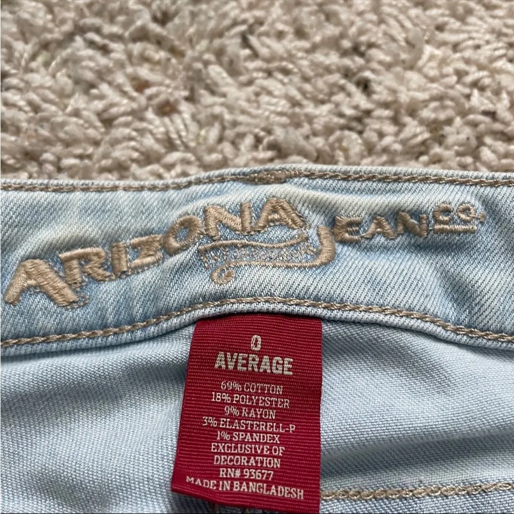 women’s/teens arizona jean co light wash ripped jeans! - Image 2