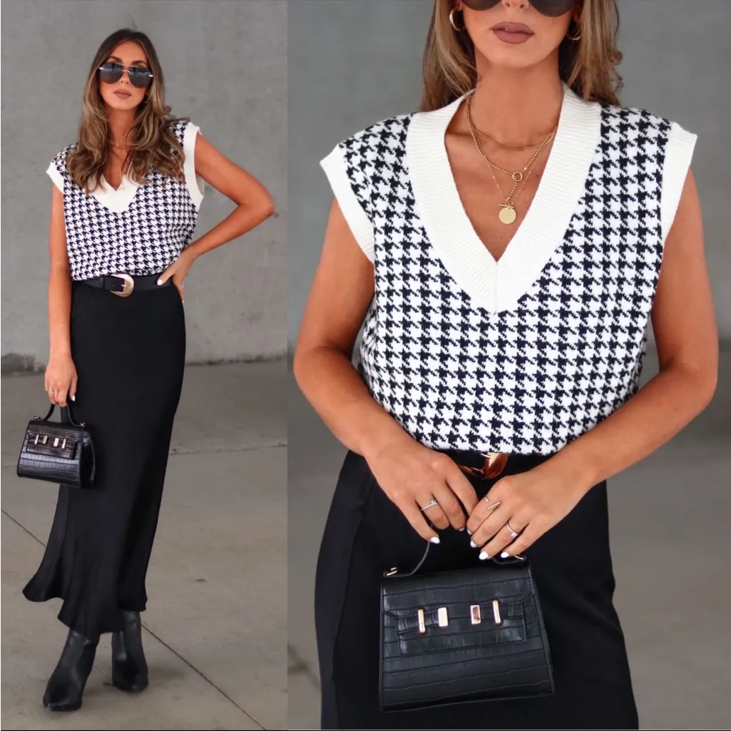 Vici Zabana Houndstooth Knit Sweater Vest in Size Medium - Image 2