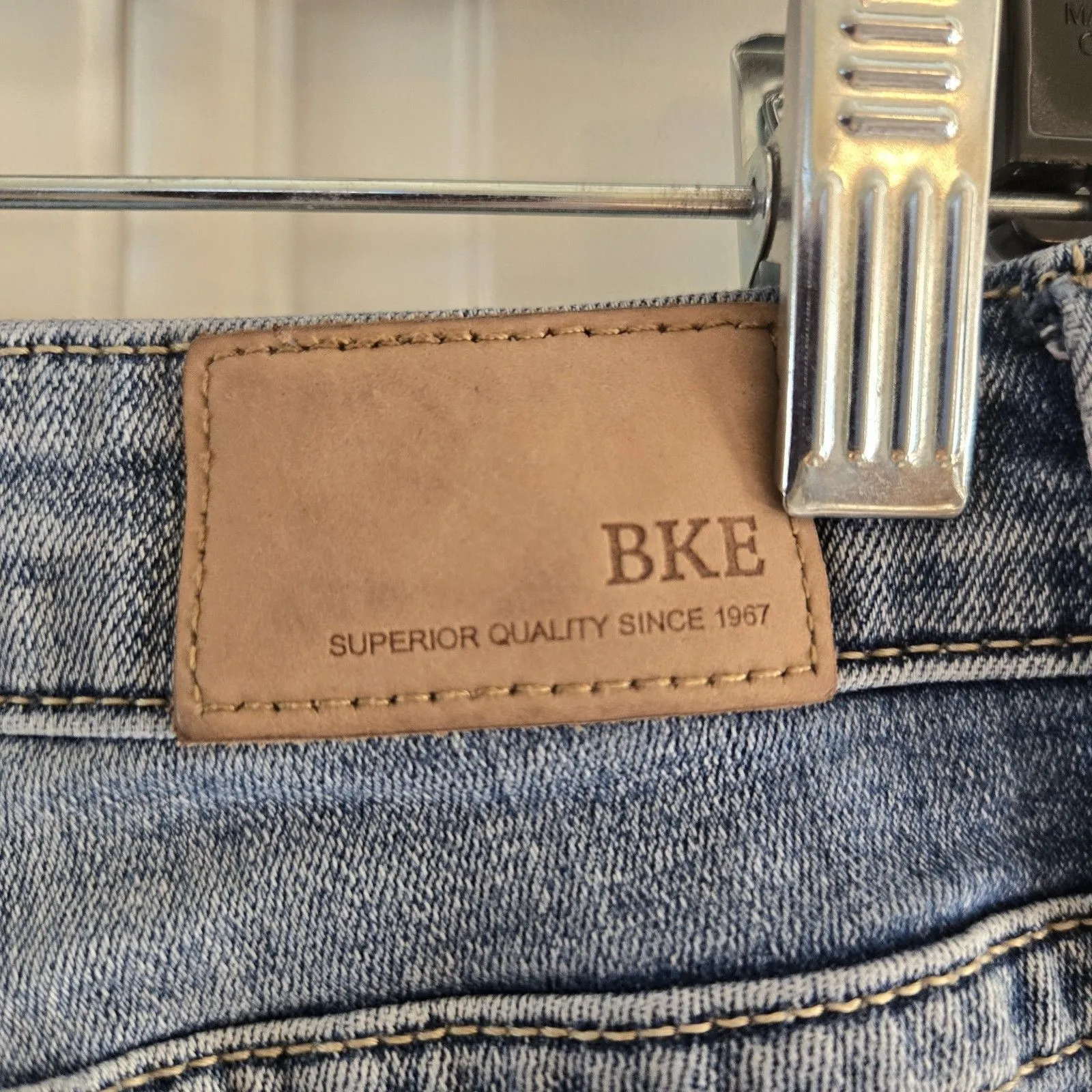 BKE Stella Slim Fit Low Rise Capri Buckle Jeans Women Size 28 Distressed Stretch - Image 6