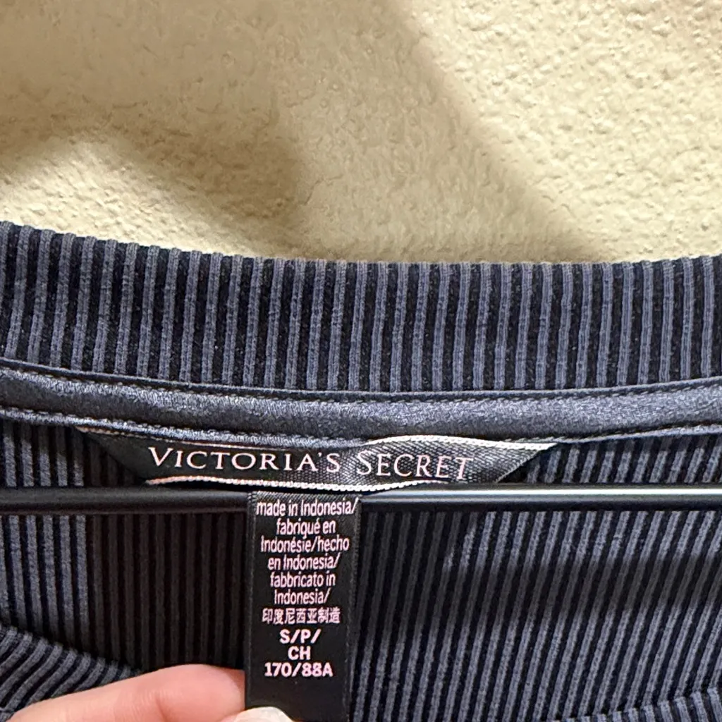 Victoria's Secret Small Crop Top Ribbed Lounge Shirt - Image 2