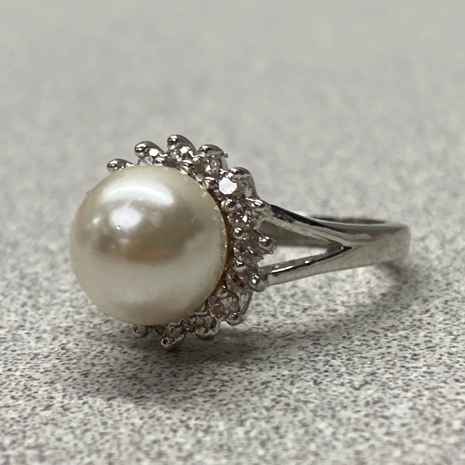 Silver Tone Elegant Pearl Halo Crystal Accents Classic Design Cocktail Ring Sz 7 White - Image 6