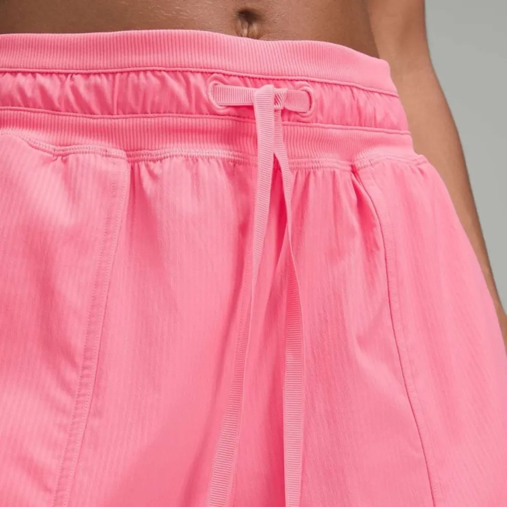 Lululemon Dance Studio HR 3.5” Shorts Size 2 - Sakura Pink - Image 3