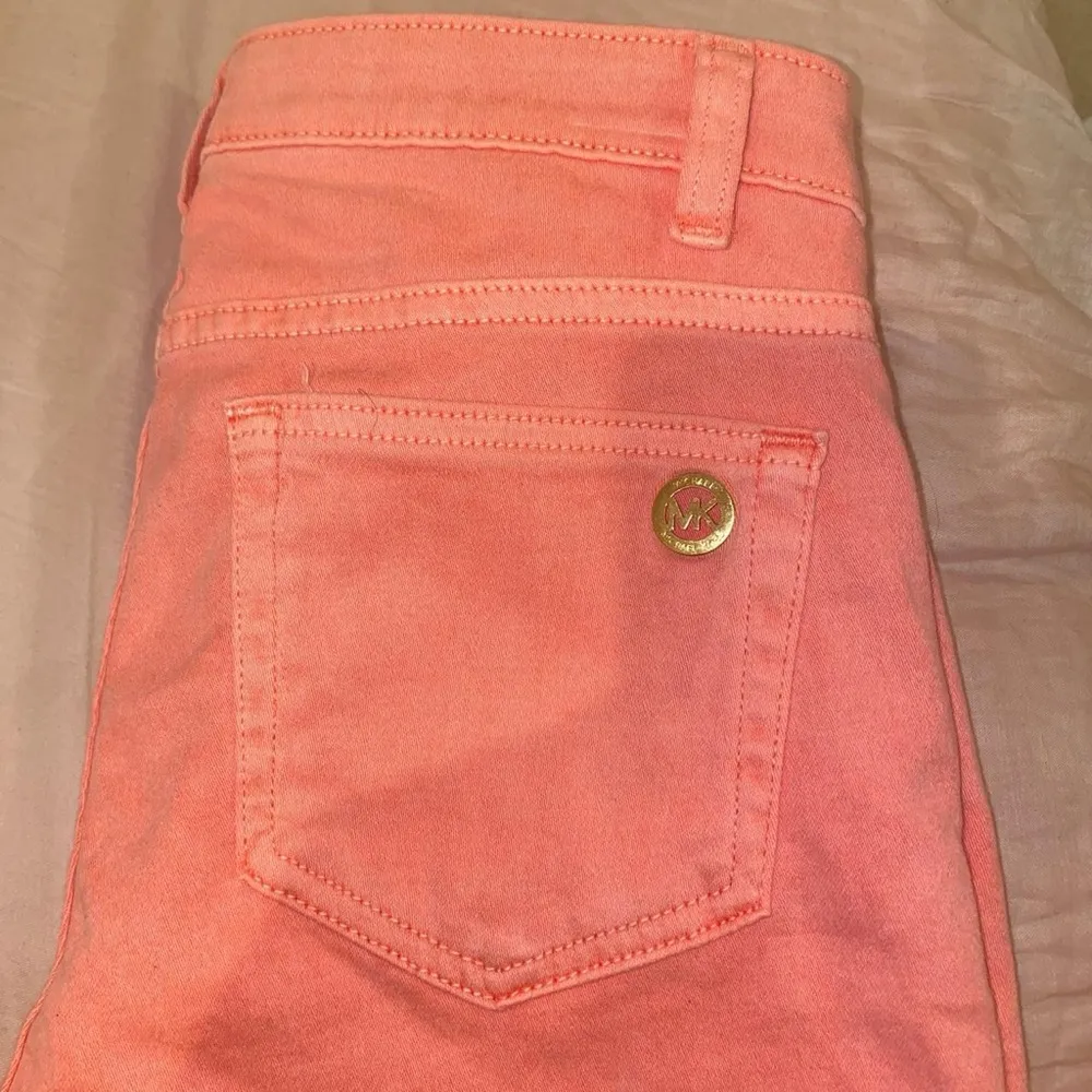 NWT Michael Kors pink MID RISE CROPPED SKINNY Jeans  - size 6 - Image 2