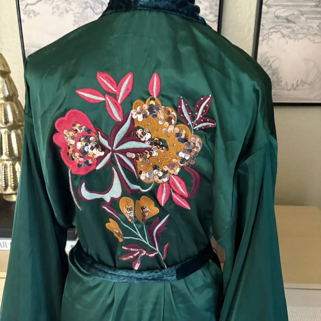 ANTHROPOLOGIE Sleek Floral Sequin & Embroidered Robe in Emerald Green Size S / M - Image 7