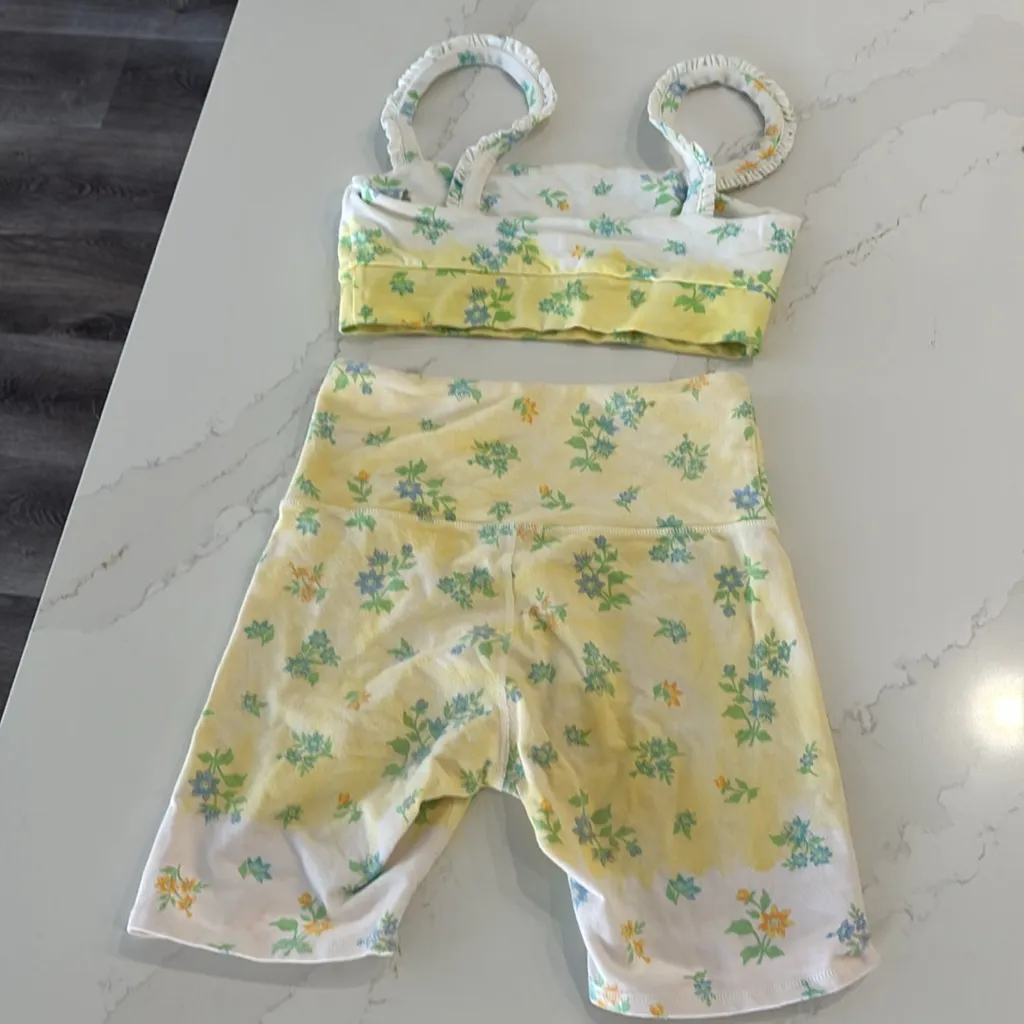 Bandier x Sincerely Jules The Rue Ruffle Bra and Biker Shorts Yellow - Image 9