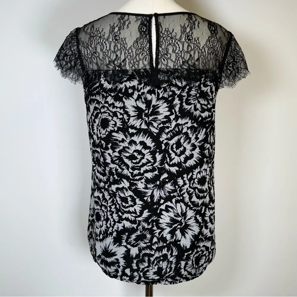 Ann Taylor Short Sleeve Blouse Black And White Floral Lace Women’s Size Small - Image 3