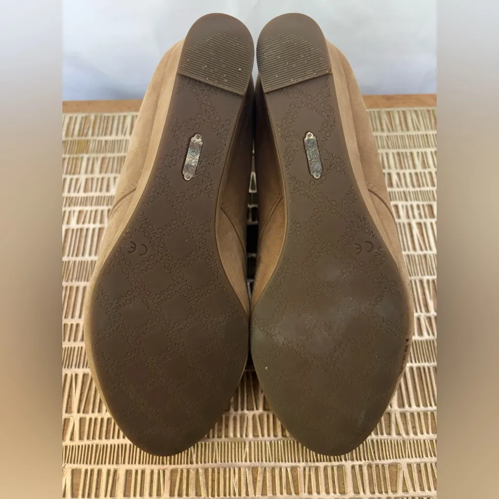 Vionic Elevated Becca Wedge‎ Suede Ortaheel Comfort Bootie, Light Tan, US 8.5 - Image 8