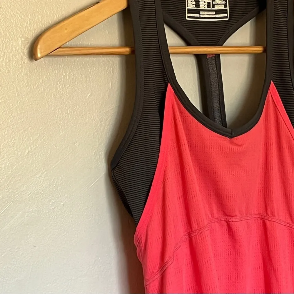 Under Armour Womens Shirt Medium Semi Fitted Orange Tank Top HeatGear Run Bra M - Image 5