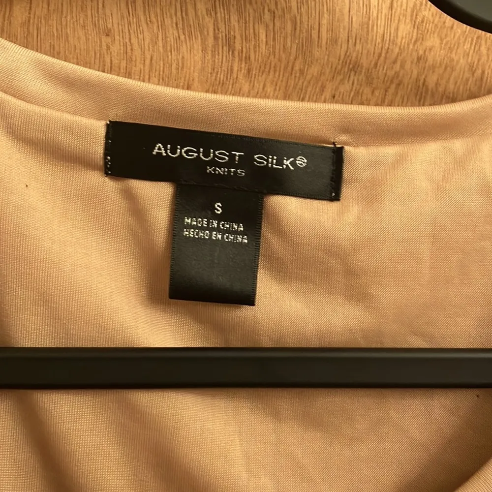 August Silk rose gold sequence short sleeve top size woman’s small - Image 4