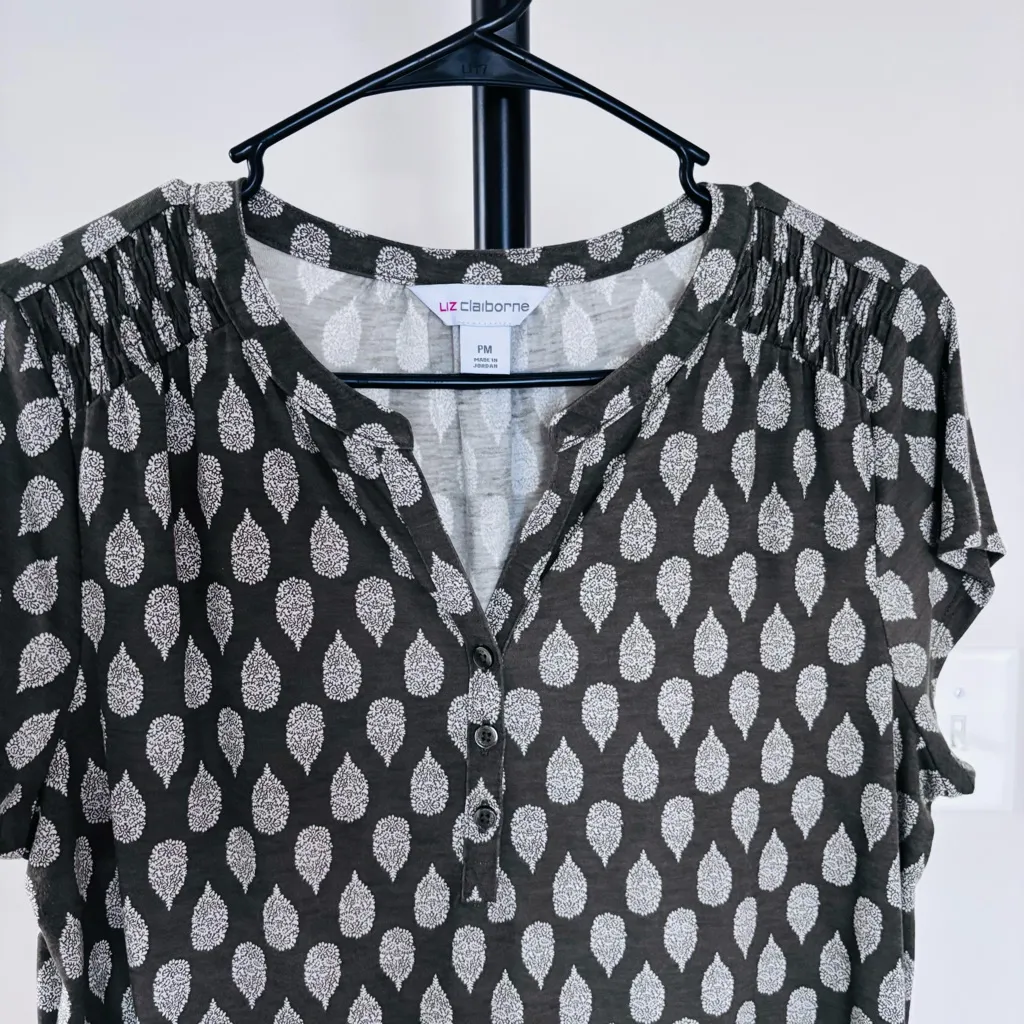 Liz Claiborne size MP olive green with a white teardrop or paisley-like print - Image 5