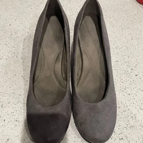 Aerosoles Women’s Aerosols size 10 silver plum wedge 
Suede - Image 2