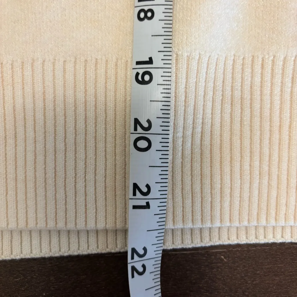 Olive & Oak Light Beige Crewneck Sweater - Image 9