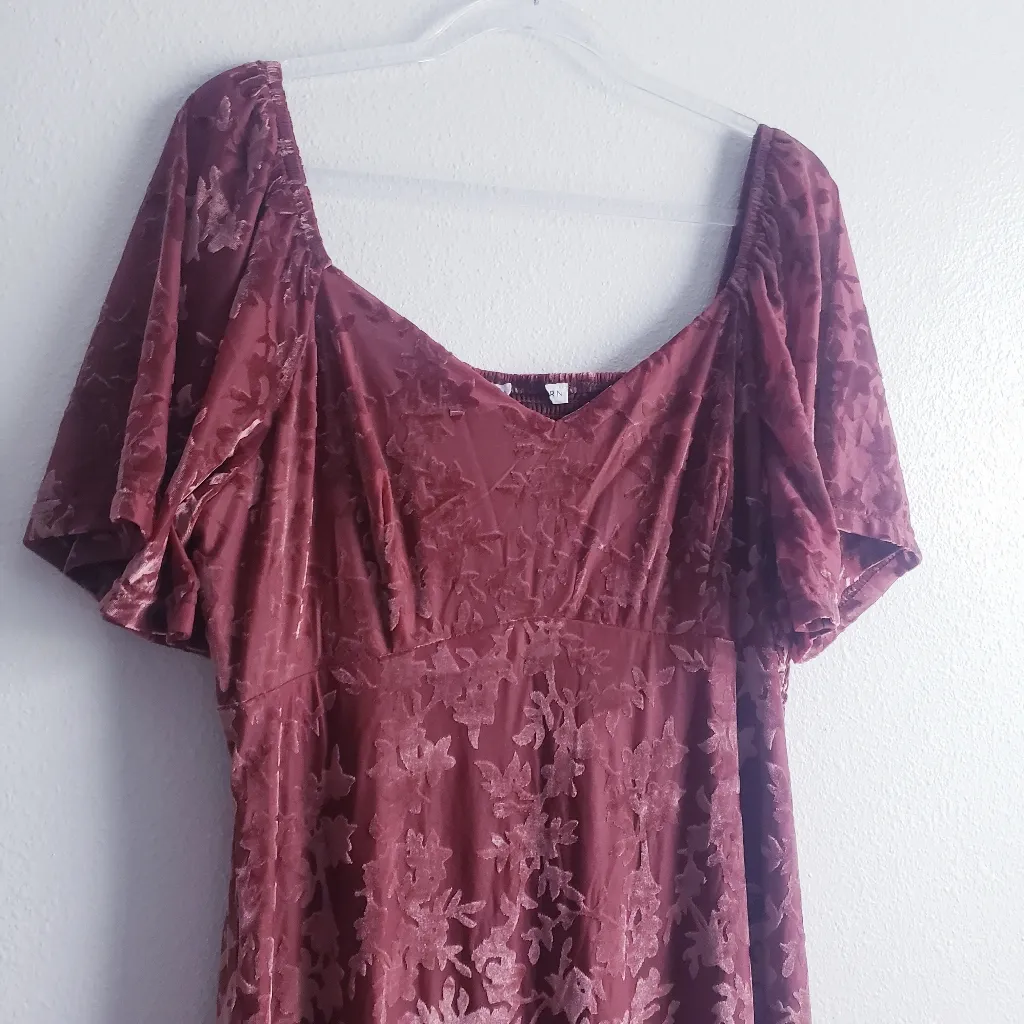 Everley Velvet Maxi Dress Flutter Sleeve New Without Tags - Image 9