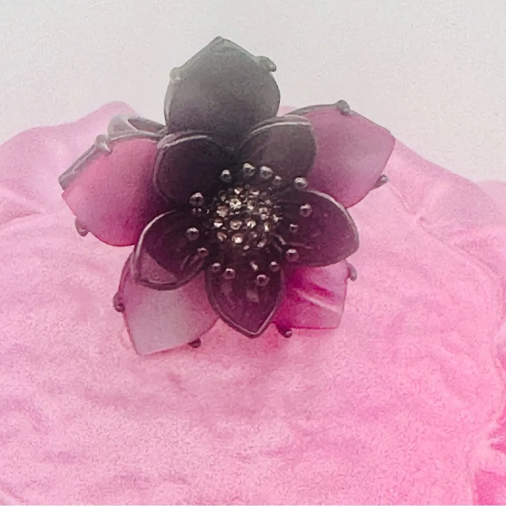 Juicy Couture Mother of Pearl Flower Ring - Image 13