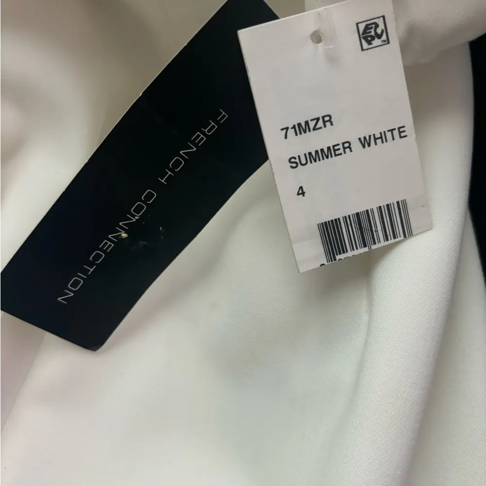 $149  Women's White Square Neck Back Cutout Dress Size US 4 - Image 5