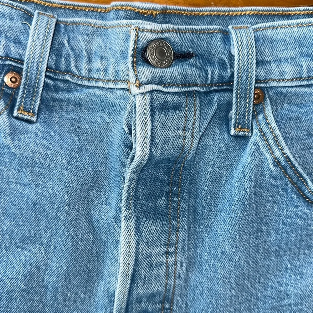 Levi’s 501 Original Fit High Rise Women's blue raw hem Shorts size 29 - Image 4