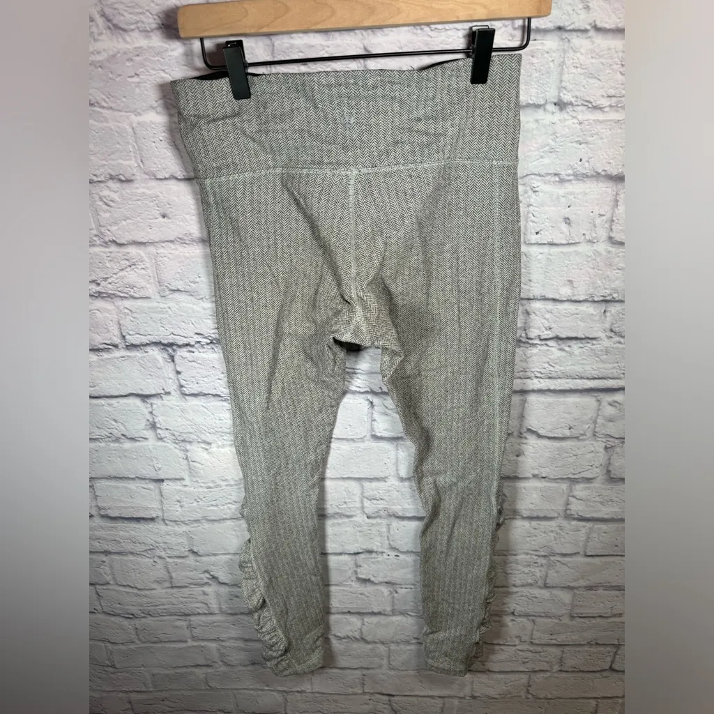 LULULEMON Run Turn Around Tight Leggings Rulu light grey Ruched Leg Size‎ 8 - Image 5