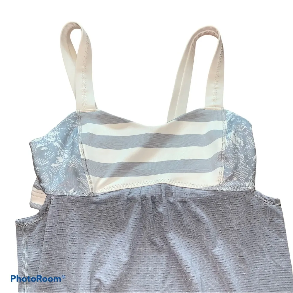 Lululemon Gray & White Back on Track Bra Tank size 4 - Image 5