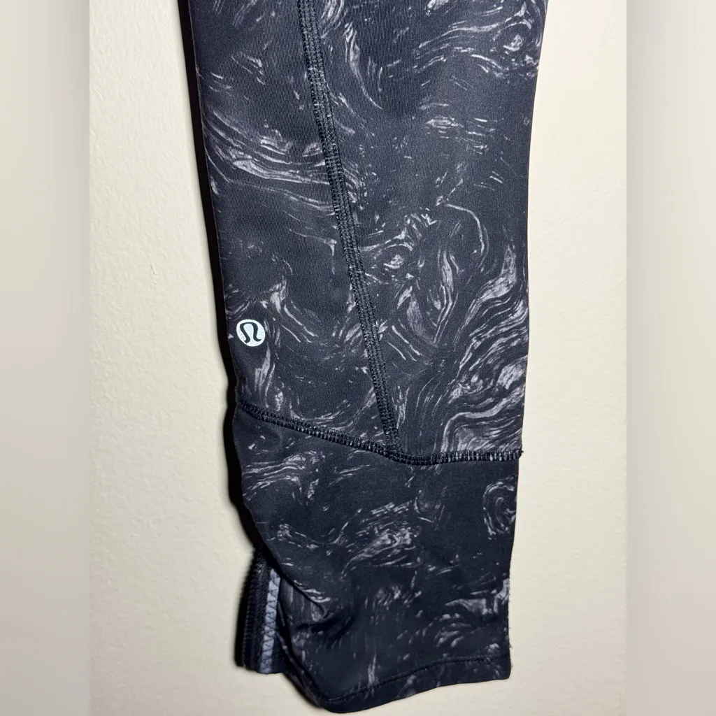 Lululemon Gray Patterned Leggings Sz 8 - Image 3