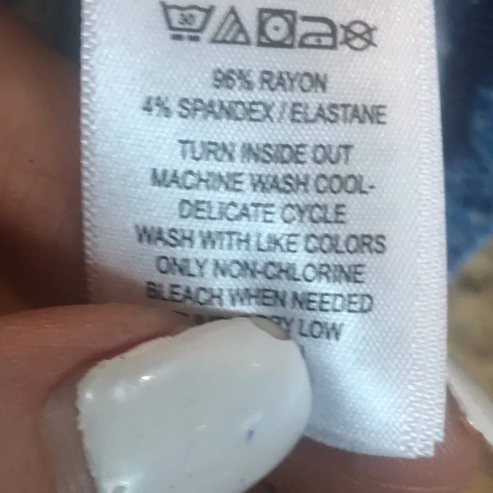 Kenar Size 2X Paisley Blue and White V Neck Blouse - Image 6