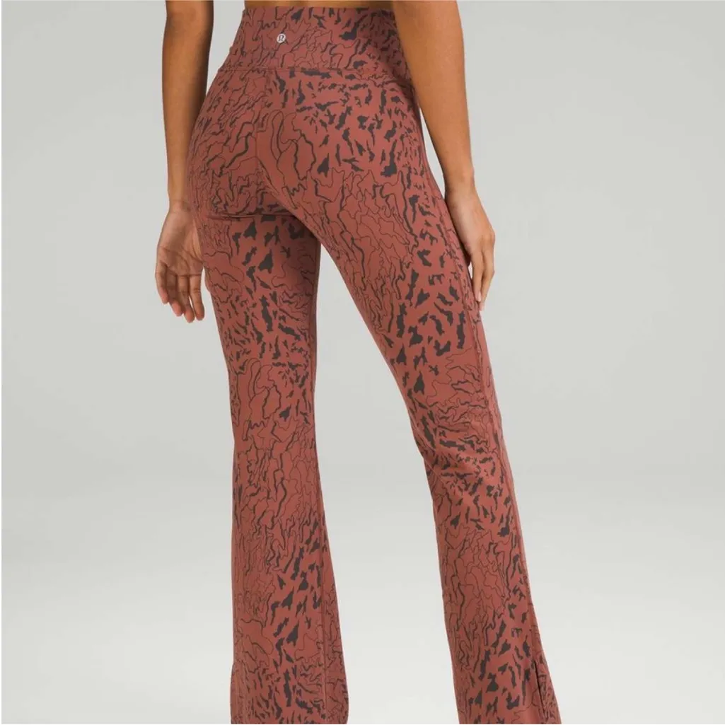 Lululemon Groove Super-High-Rise Split-Hem Flare Pant   Animal print size 6 - Image 4