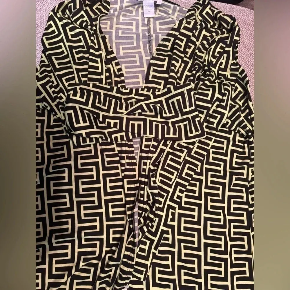 curvy girl women’s long sleeve‎ cardigan patterned lime green and black 4xl NWOT Size 4X - Image 3