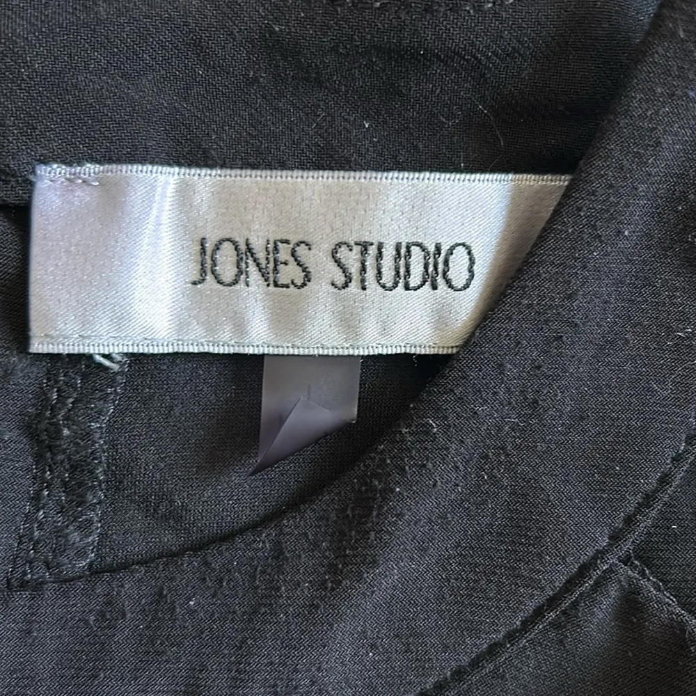 Jones studio cold shoulder blouse - Image 4