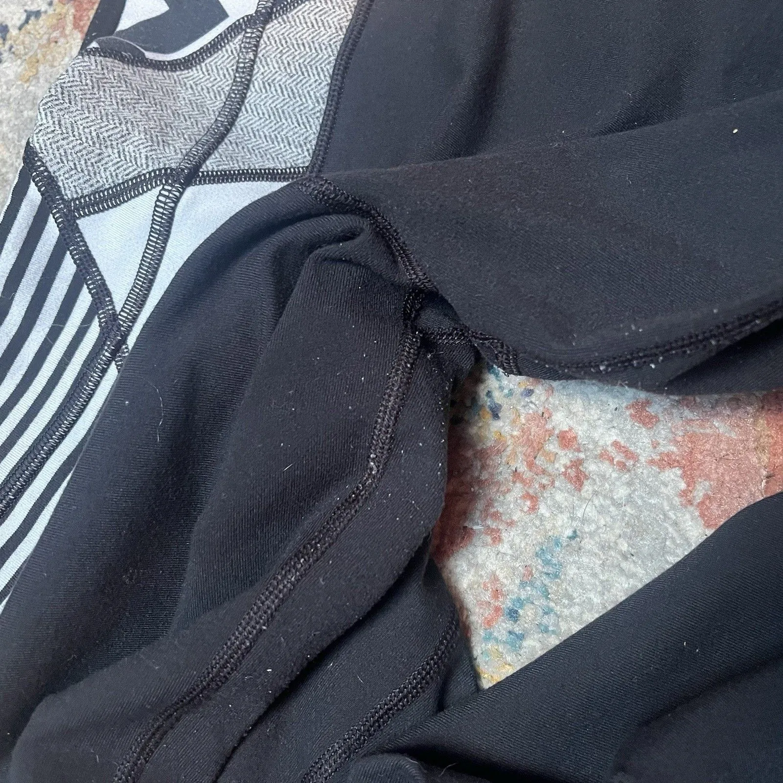 Lululemon Flare Size 6 Black Leggings With Black And White Waist Reversible - Image 10