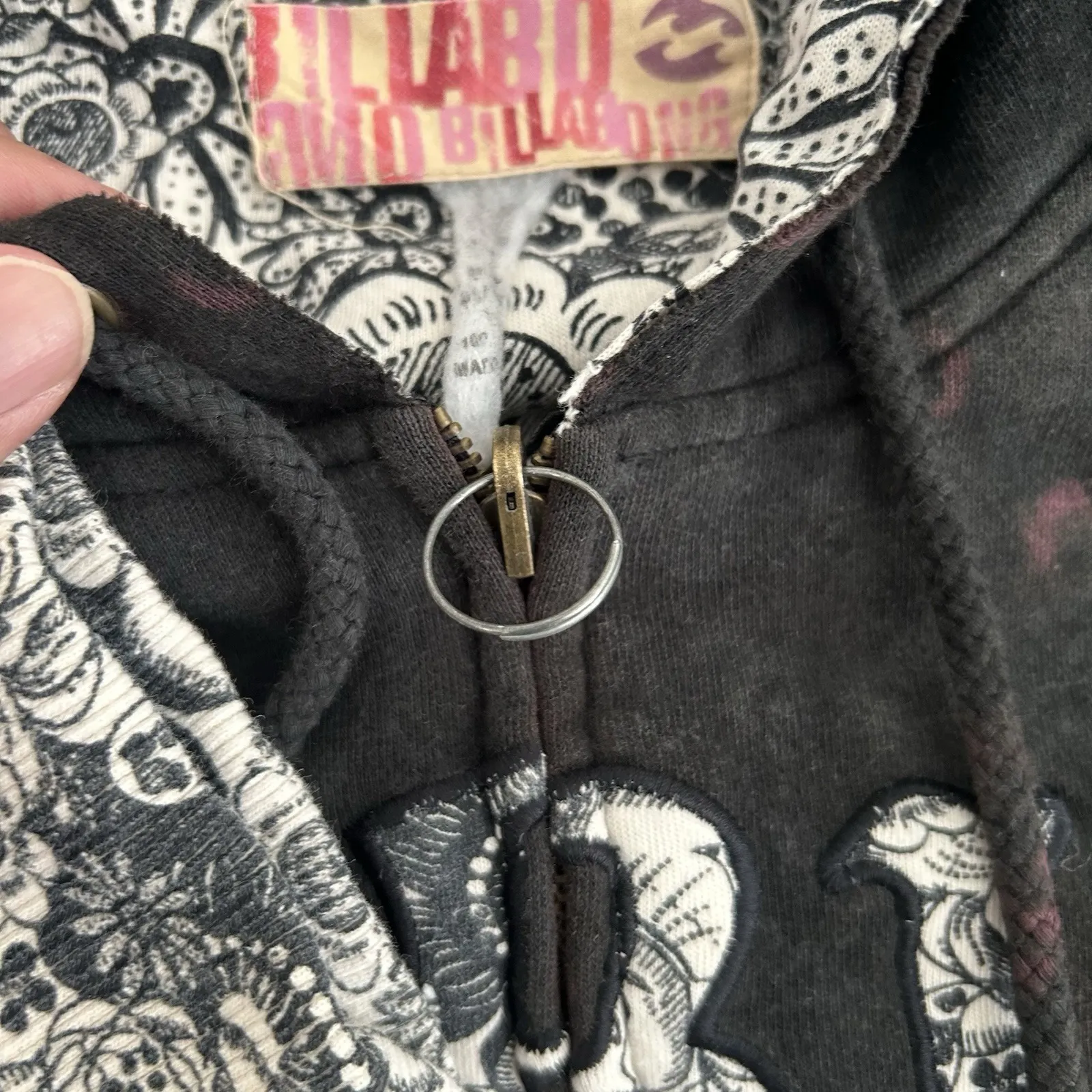 Vintage Y2K Billabong Women's Zip Up Grunge Emo Skater Hoodie Medium Distressed - Image 7