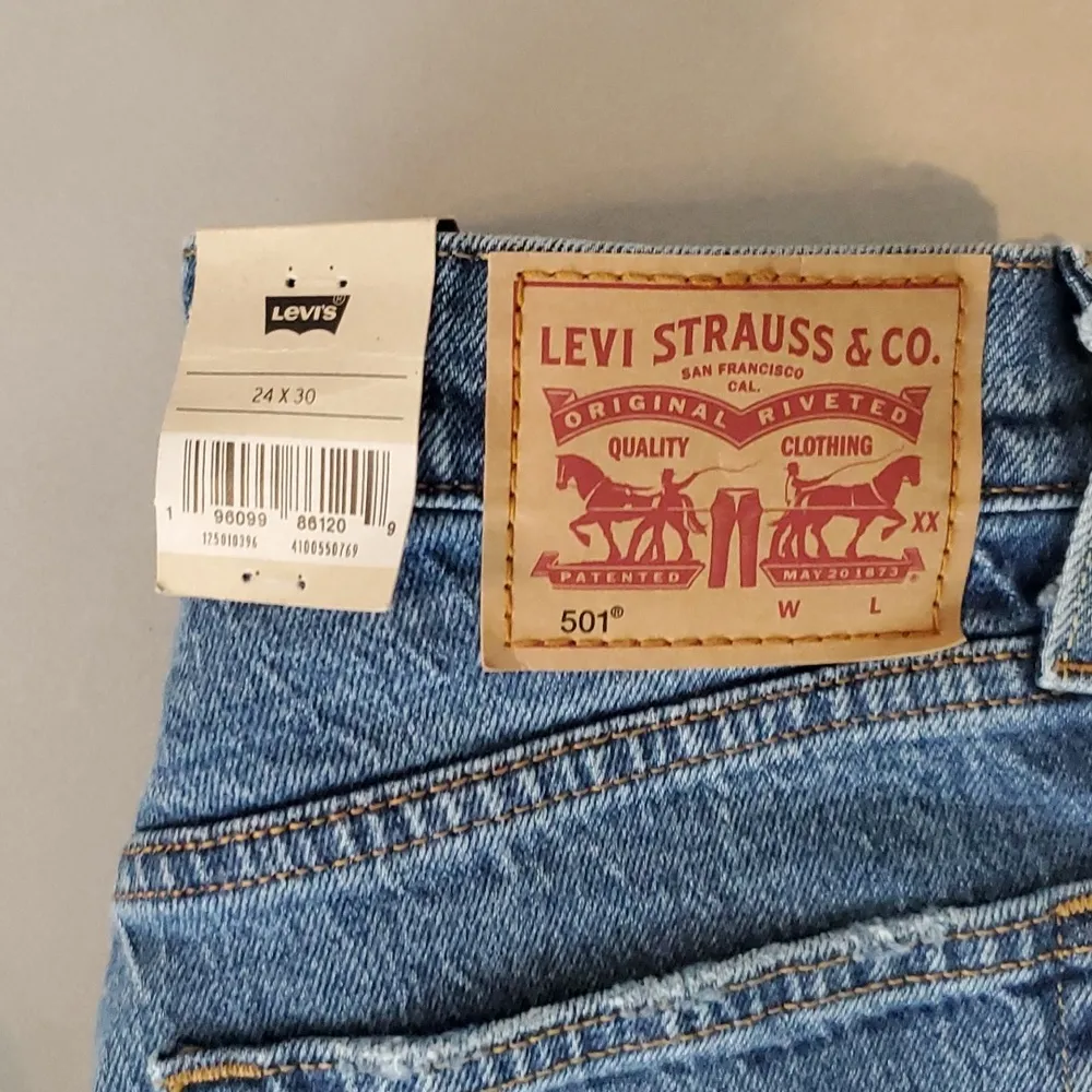 NWT!  501 90's Woman's Jeans - Image 7