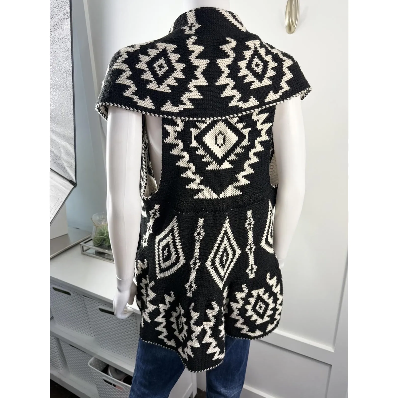 Beautiful Sweater Size M Black Size M - Image 3