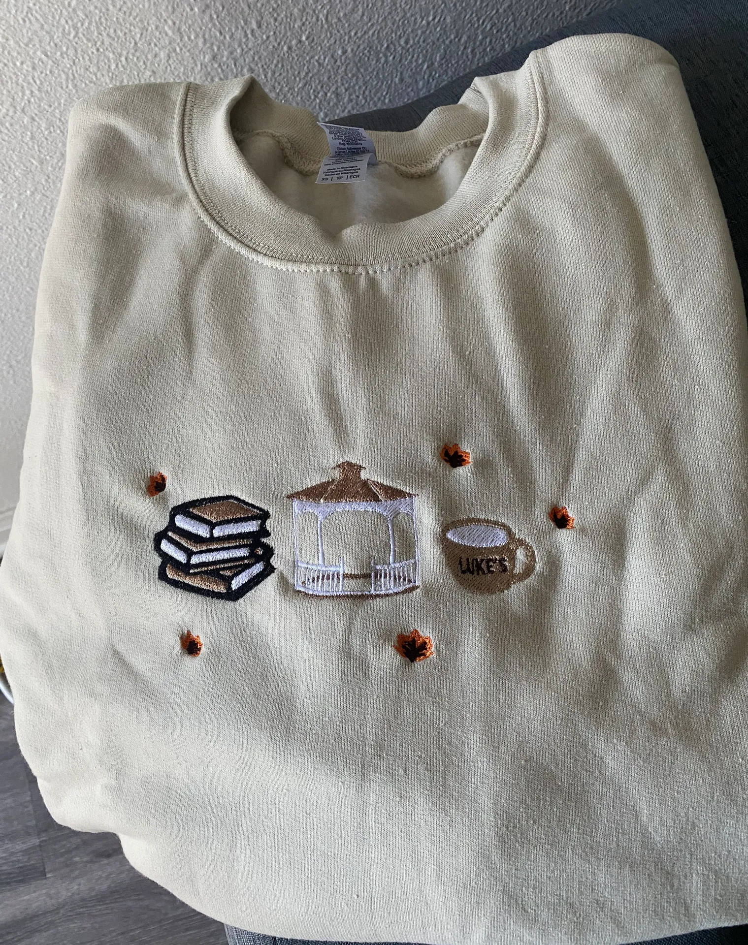 Gilmore Girls Crewneck Tan Size XS - Image 3