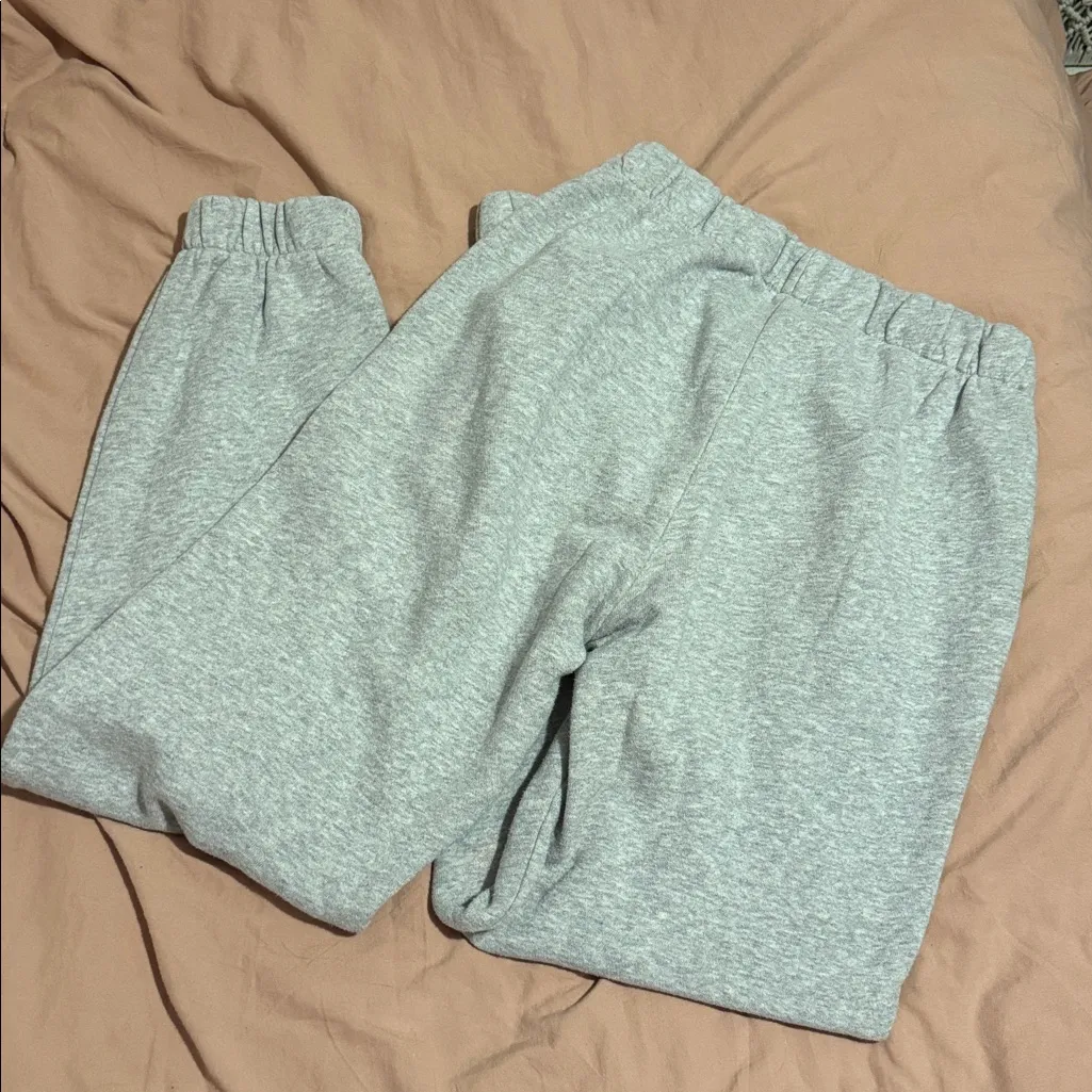 Brandy Melville John Golt Gray Sweatpants - Image 4