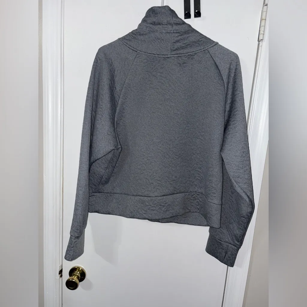 Juicy Couture Grey Jacquard Quilted Crop Pullover large - Image 4