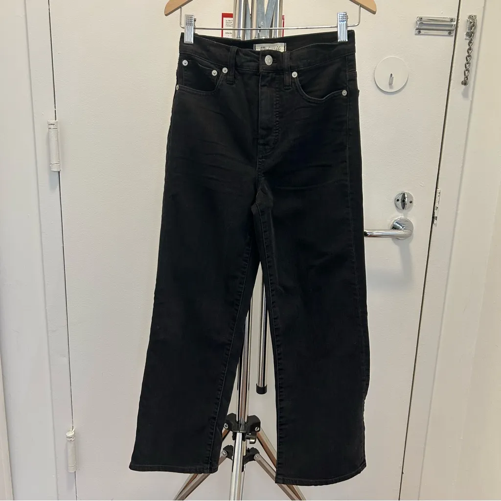 Madewell Slim Wide-Leg Jeans in Lunar Wash - Image 6