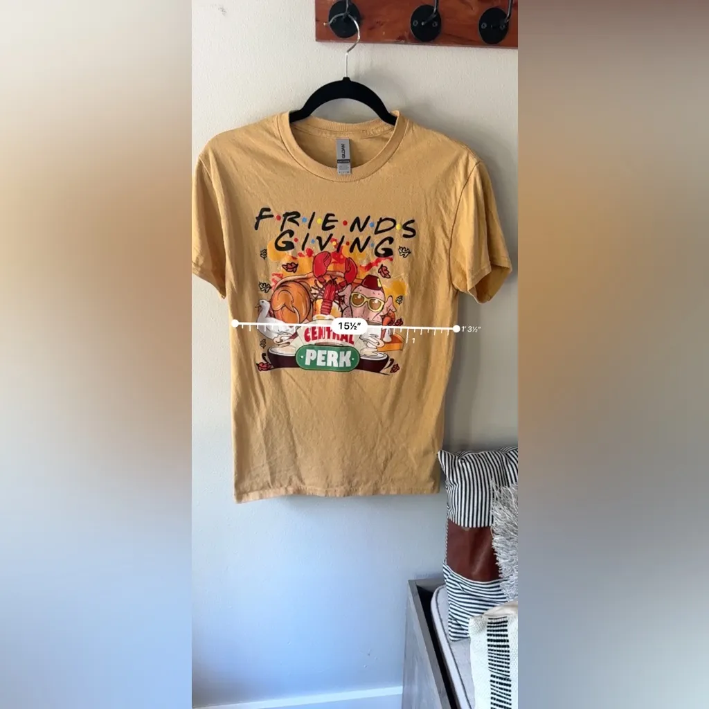 Friendsgiving Friends Themed Thanksgiving Central Perk Shirt Size Small Gold - Image 9