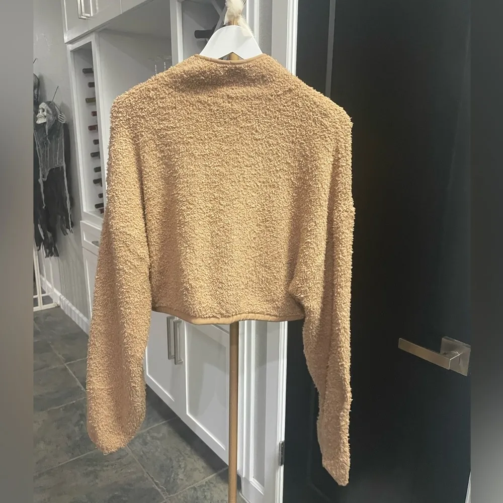 SKIMS Teddy Crop Sweater
Pullover Knit Long Sleeve Comfy
Cozy Loungewear Sz L XL - Image 6