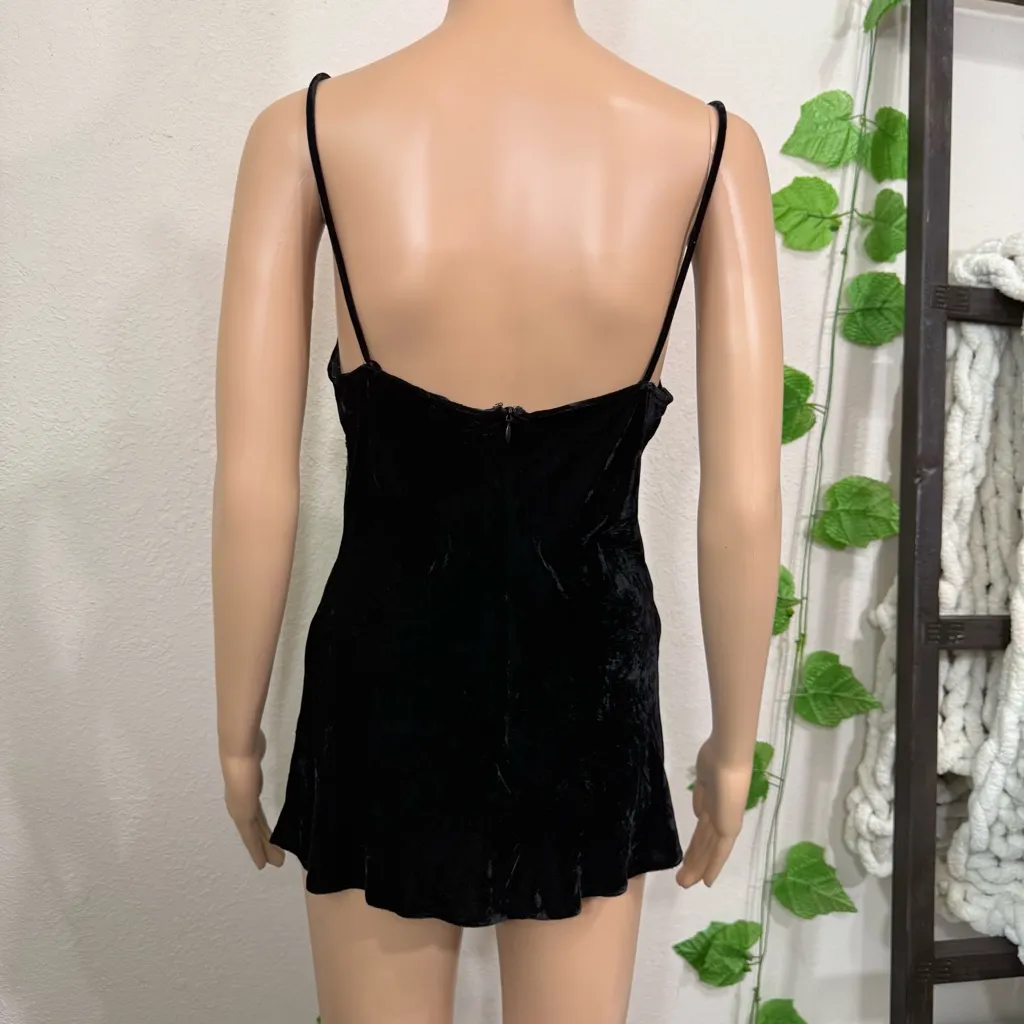 Elegant Black Velvet Top Express - Image 10